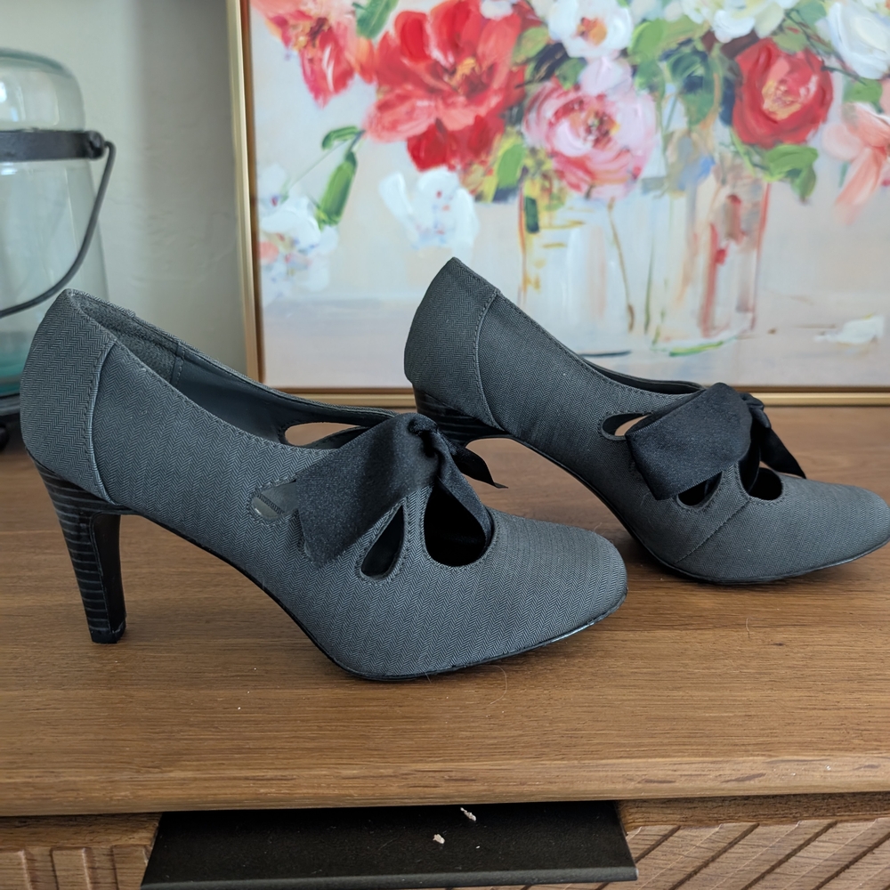 Ann Marino Gray Suede Heels with Bow Detail